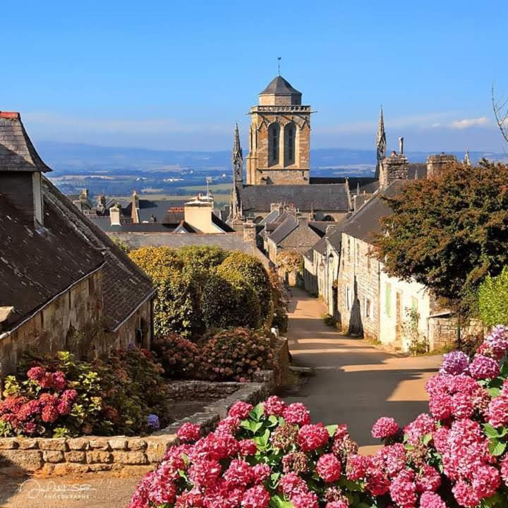 Sur Les Hauteurs De Locronan Exteriör bild
